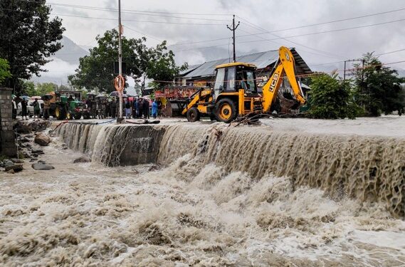 Woman, son swept away in floodwaters in Bandipora; heavy rains across valley
