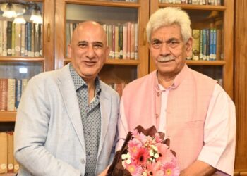 LG meets koshurRAAG founder, Hindu Education Society delegation