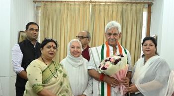 LG meets religious leader, houseboat owners and social organisations; discusses heritage, tourism and farmers’ issues