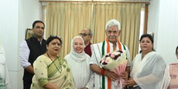 LG meets religious leader, houseboat owners and social organisations; discusses heritage, tourism and farmers’ issues