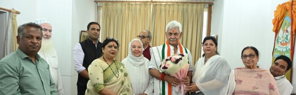 LG meets religious leader, houseboat owners and social organisations; discusses heritage, tourism and farmers’ issues