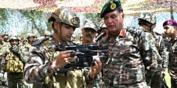 Army chief visits forward areas in Poonch, corps headquarters
