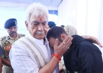LG meets family of cop killed in Anantnag attack