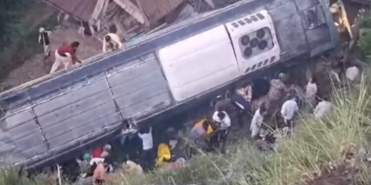 31 Amarnath Pilgrims Injured as Bus Overturns in Central Kashmir’s Ganderbal