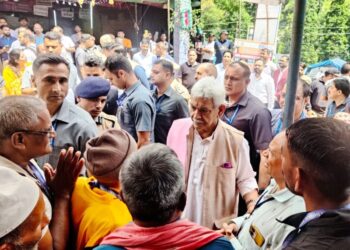 Amarnath Yatra: LG Sinha takes stock of arrangements at Nunwan base camp, Chandanwari
