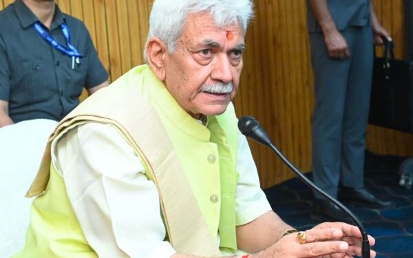 Surge in number of Amarnath Yatra pilgrims bodes well for J&K tourism: LG Sinha