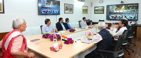 LG reviews ongoing Amarnath Yatra