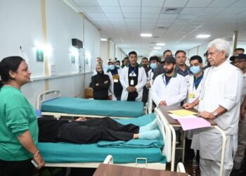 LG Sinha reviews Amarnath Yatra arrangements at Baltal base camp