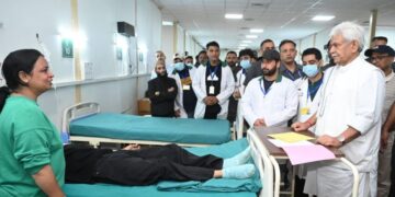 LG Sinha reviews Amarnath Yatra arrangements at Baltal base camp