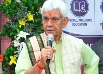 Sinha interacts with Para Athletes at Voluntary Medicare Society