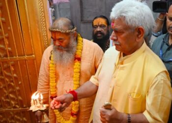 LG offers prayers at Shri Ram Mandir ahead of Amarnath Yatra