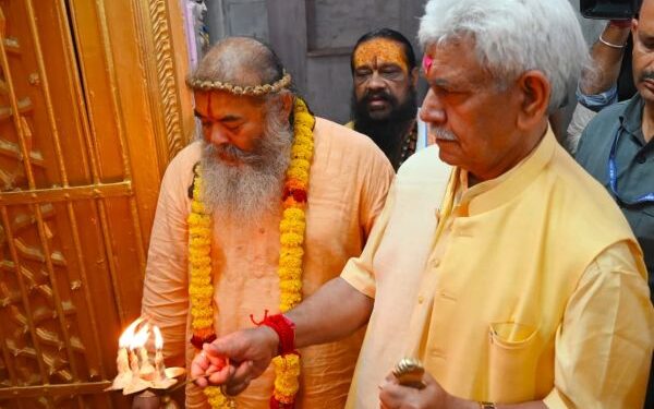 LG offers prayers at Shri Ram Mandir ahead of Amarnath Yatra