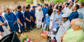 Hundreds attend Fateha Khawani for Dr Sheikh Mustafa Kamal in Srinagar