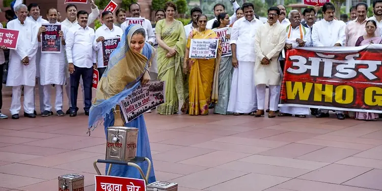 Oppn MPs protest police action against students, Ram temple donation ‘theft’ in Parliament complex
