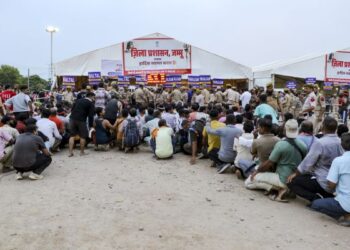 Token distribution for registration of Amarnath Yatra begins