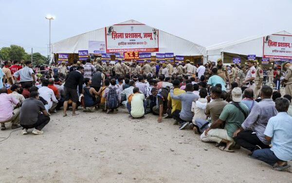 Token distribution for registration of Amarnath Yatra begins