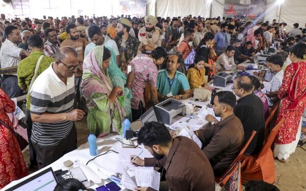 Off-line registration for Amarnath Yatra begins; LG to flag off first batch from Jammu on Thursday
