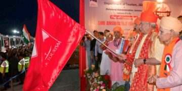 LG flags off first batch of Amarnath pilgrims from Jammu