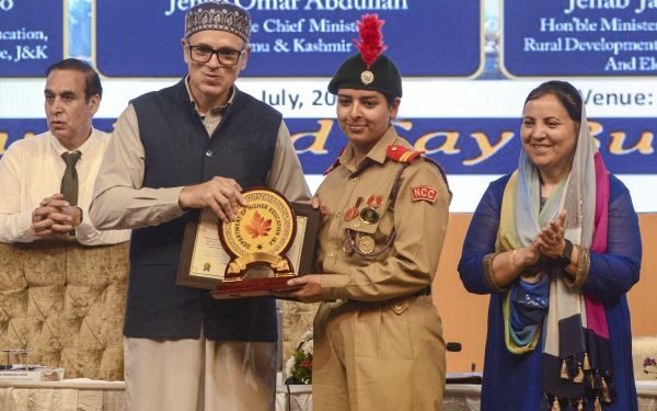 CM Abdullah appoints 117 lecturers; waives tuition fee for AAY students