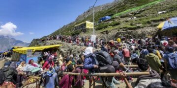 Amarnath Yatra crosses 2-lakh pilgrim mark in 8 days