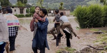 Flash floods damage houses in Poonch, 25 rescued to safety