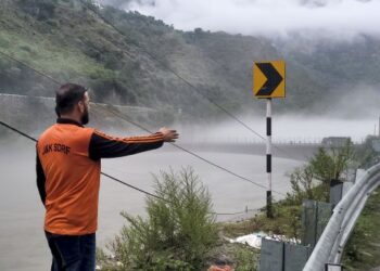 Jammu rivers flowing above danger mark; NDRF sounds caution
