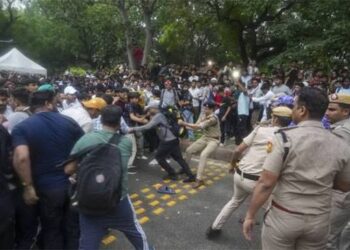 Police thwart CJP’s march to Parliament; Nadda meets protest leaders