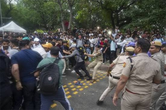 Police thwart CJP’s march to Parliament; Nadda meets protest leaders