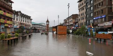 Rains expose Srinagar Smart City fiasco: Mizhgan to khol, shahr ko sailaab le gaya.