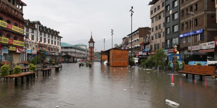 Rains expose Srinagar Smart City fiasco: Mizhgan to khol, shahr ko sailaab le gaya.