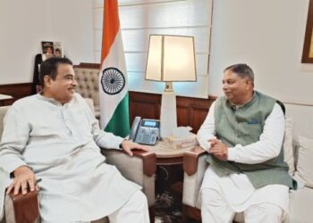 Sat Sharma urges Gadkari to expedite road projects, strengthen highway resilience in J&K