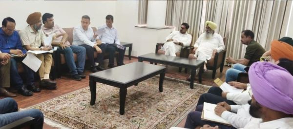 Satish Sharma takes up mutton traders’ issues with Punjab government