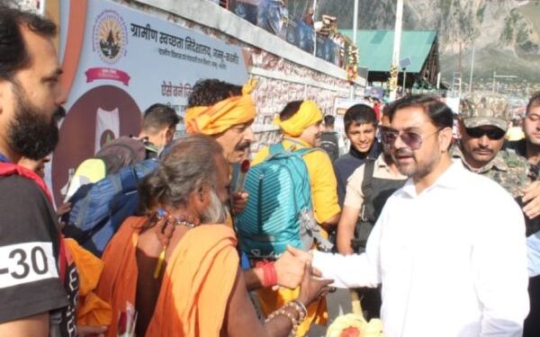 Satish Sharma reviews Baltal Yatra arrangements, greets pilgrims