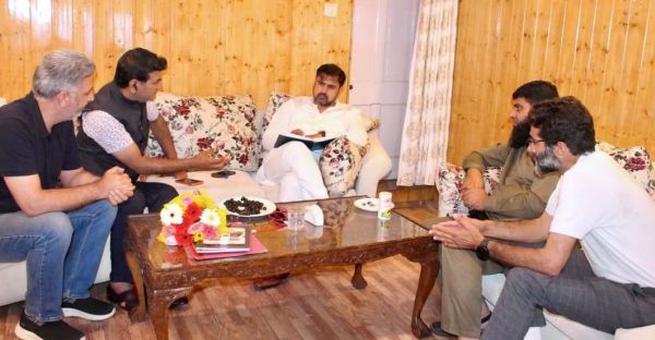 Satish Sharma hears public grievances, assures time-bound action