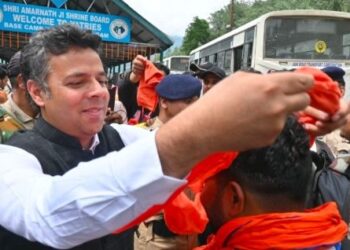 Kashmir districts accord warm welcome to first batch of Amarnath pilgrims