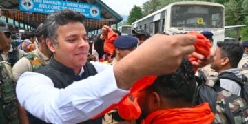 Kashmir districts accord warm welcome to first batch of Amarnath pilgrims