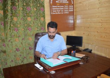 Liyaqat Ali Mir takes charge as DIO Budgam