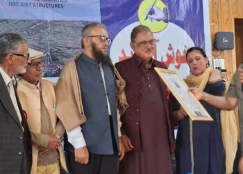 Literary conference, Mushaira celebrate literature, honour senior journalist in Baramulla