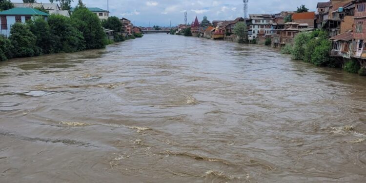 No flood threat in Kashmir, Jhelum level likely to recede from midnight: Chief Engineer