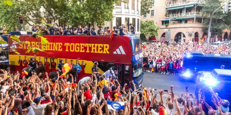 Spain’s World Cup champions return home for royal welcome and parade in front of almost 2 million