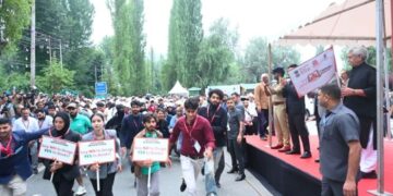 LG Sinha flags off ‘Reading Marathon’, urges youth to make reading a way of life