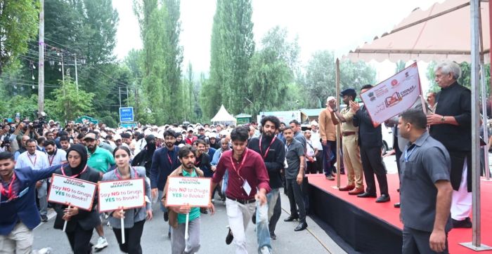LG Sinha flags off ‘Reading Marathon’, urges youth to make reading a way of life