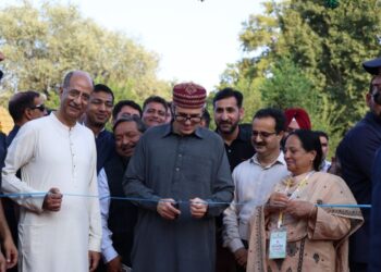 CM inaugurates Srinagar’s first ‘Waste to Wonder’ Flower Garden
