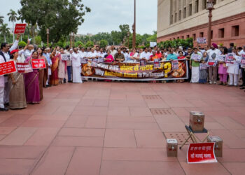 Opposition MPs protest in Parliament complex on Ram temple donation theft issue, police action against students