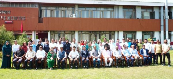 NITI Aayog Member visits CSIR-IIIM Srinagar, reviews research and innovation initiatives