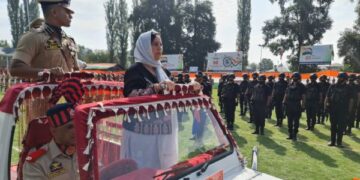 Sakeena Itoo hoists Tricolour at Anantnag Independence Day function