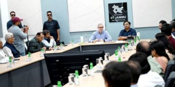 Give priority to fruit trucks, fuel tankers on Jmu-Sgr highway: CM to officials
