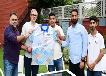 CM meets MLAs, unveils Kashmir Super League jersey