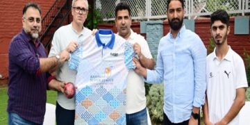 CM meets MLAs, unveils Kashmir Super League jersey
