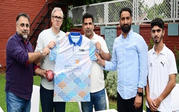 CM meets MLAs, unveils Kashmir Super League jersey
